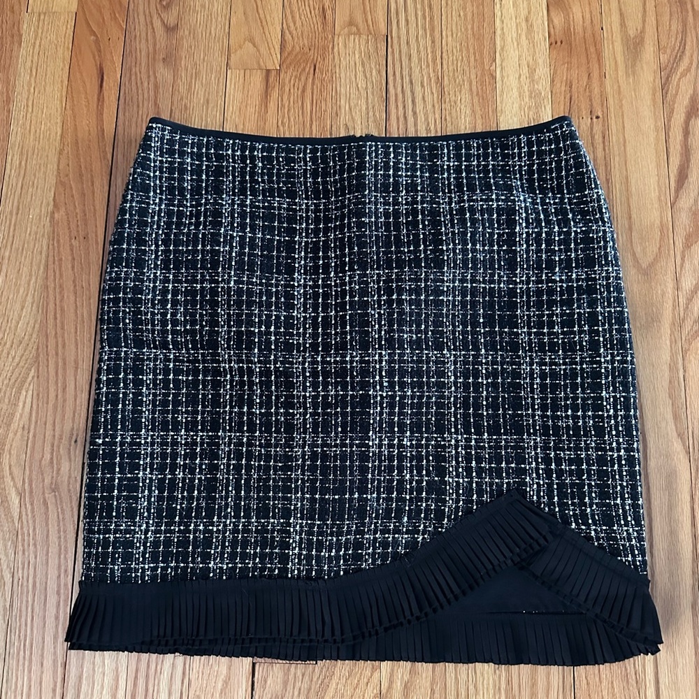 WHBM boucle skirt with scalloped hem